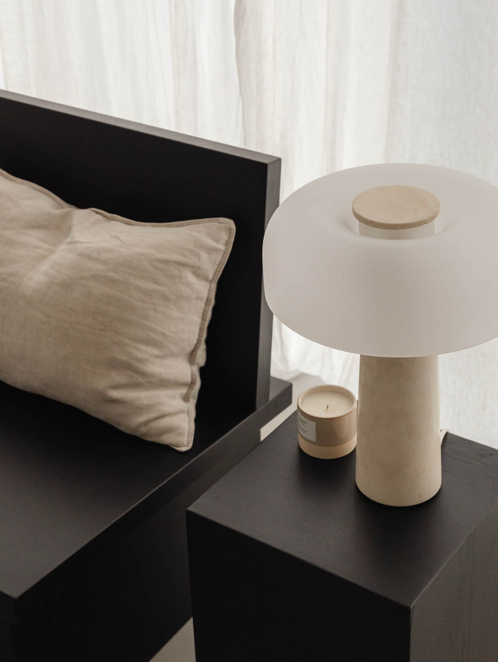 Drewniany fotel ZEBU