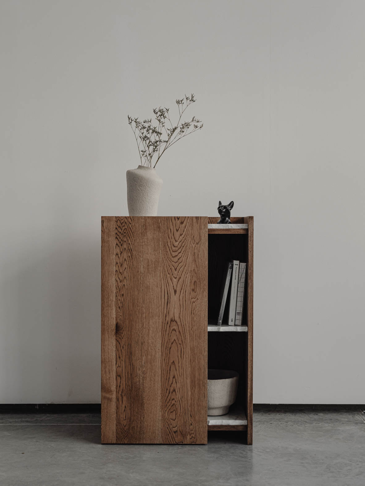 Komoda z marmurowymi półkami PAVO