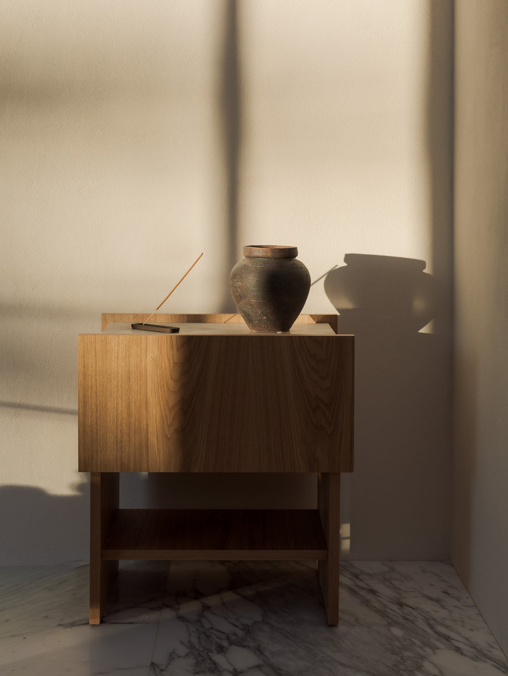 NOTO bedside table with Taj Mahal quartzite top