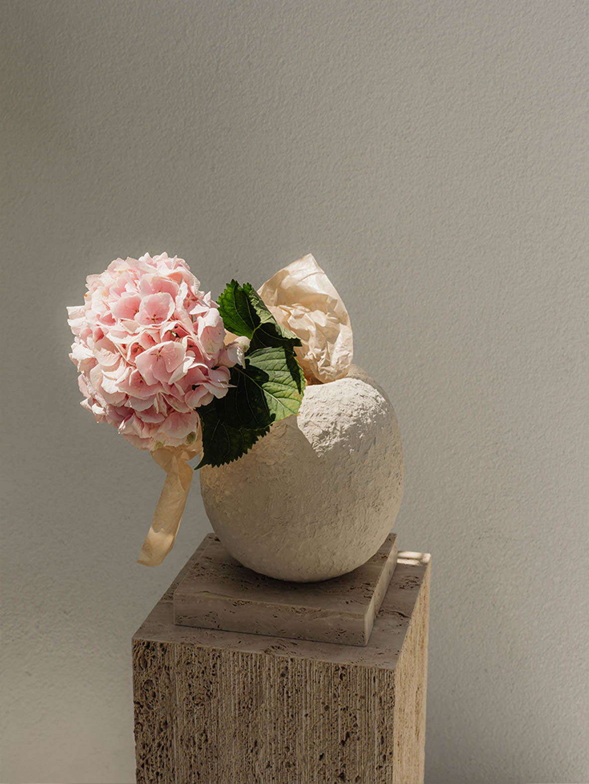 Kamienny postument TURI