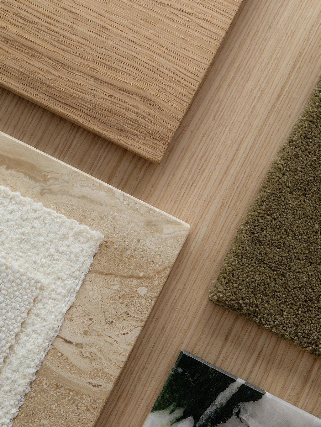 Próbki forniru, drewna, kamienia