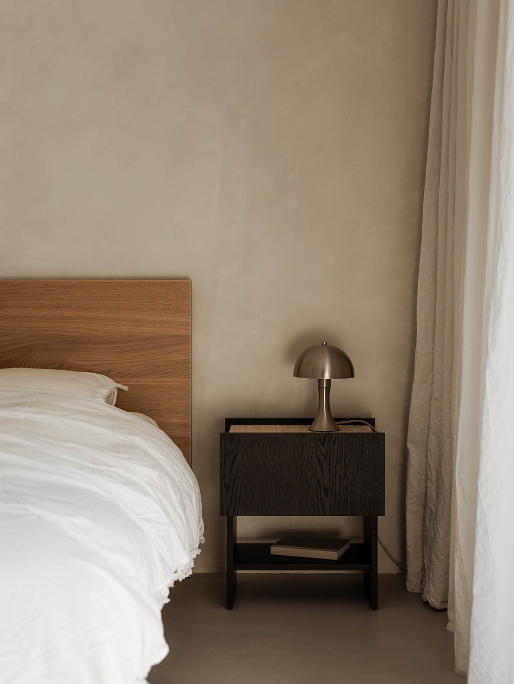 Stolik nocny z szufladą NOTO