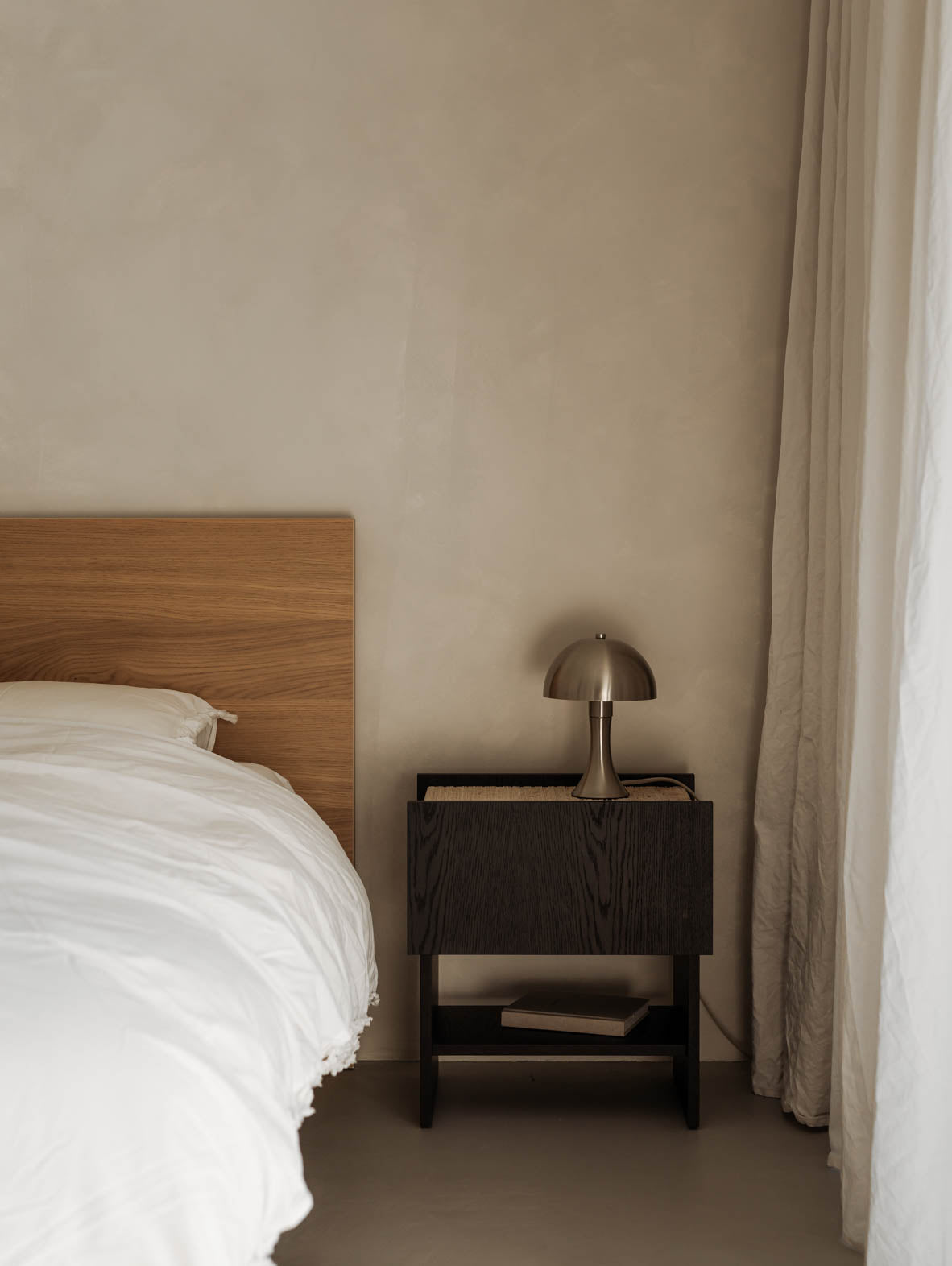 Stolik nocny z szufladą NOTO