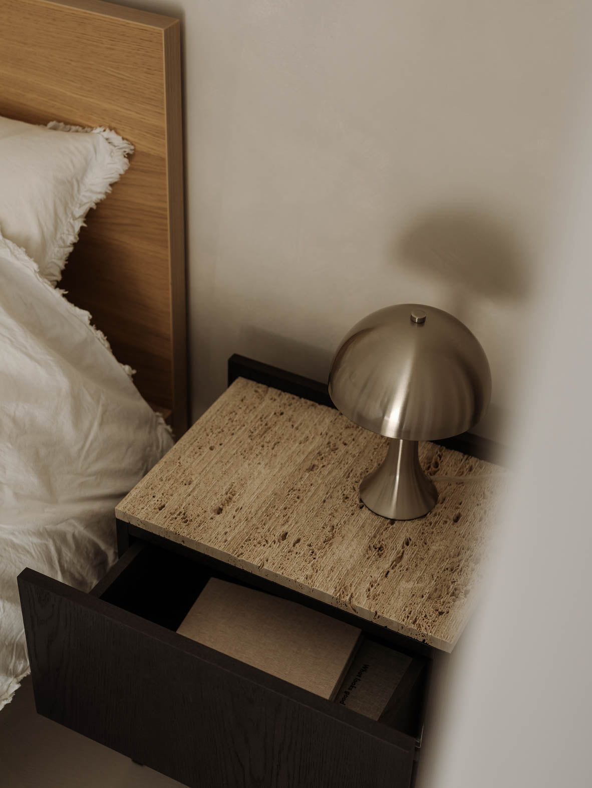 Stolik nocny z szufladą NOTO